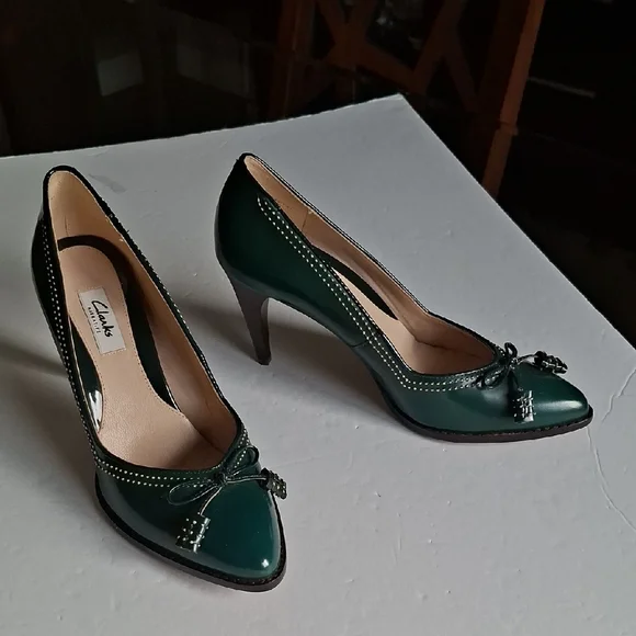 Clarks Women's Dark Green Heels with Bow Detail - Picture 2 of 7